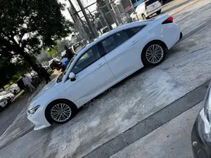 Toyota Avalon XLE 2021 White