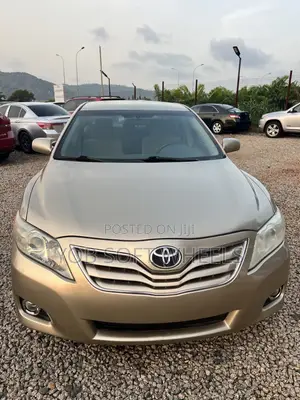 Toyota Camry LE 4dr Sedan (2.5L 4cyl 6A) 2012 Gold