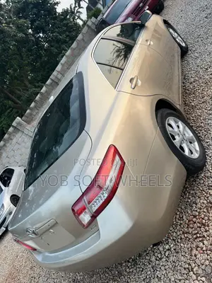 Toyota Camry LE 4dr Sedan (2.5L 4cyl 6A) 2012 Gold