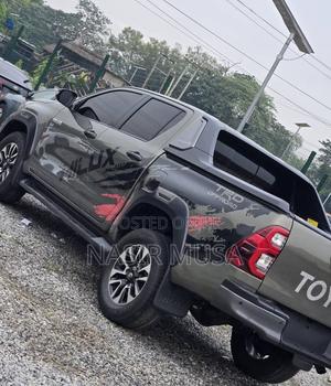 Toyota Hilux 2025 Black