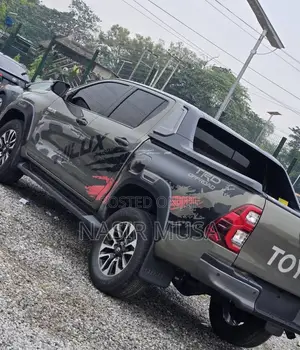 Toyota Hilux 2025 Black
