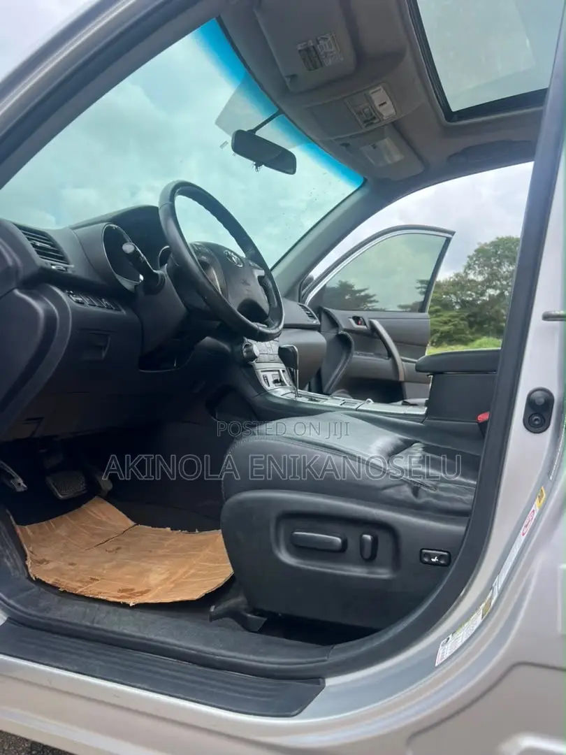 Toyota Highlander SE 2010 Silver