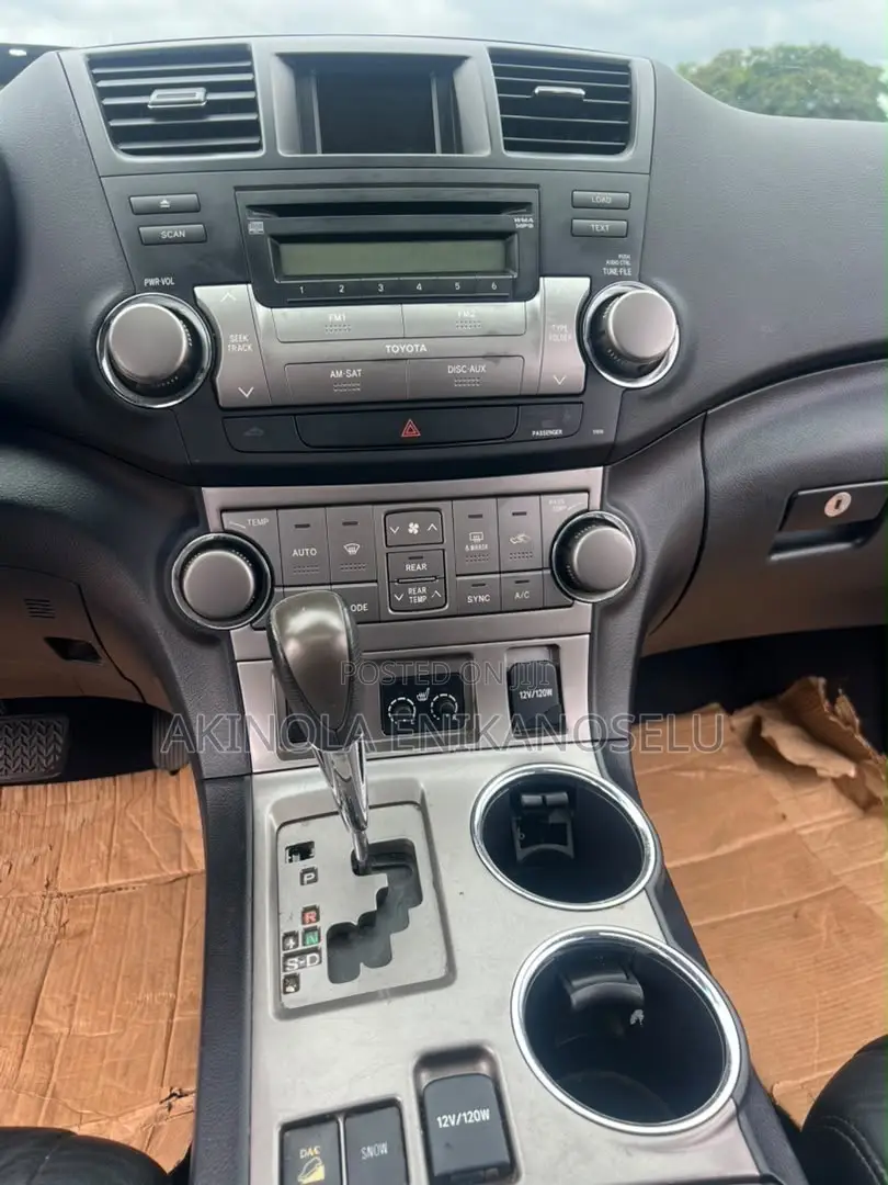 Toyota Highlander SE 2010 Silver