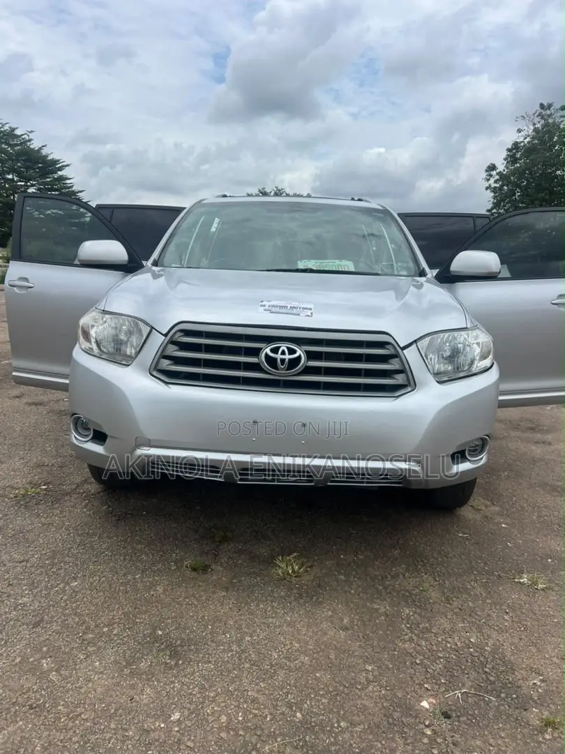 Toyota Highlander SE 2010 Silver