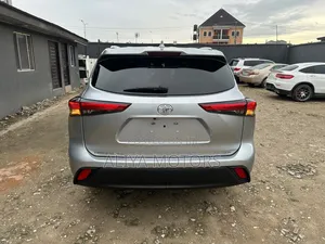 Toyota Highlander XLE 2021 Silver