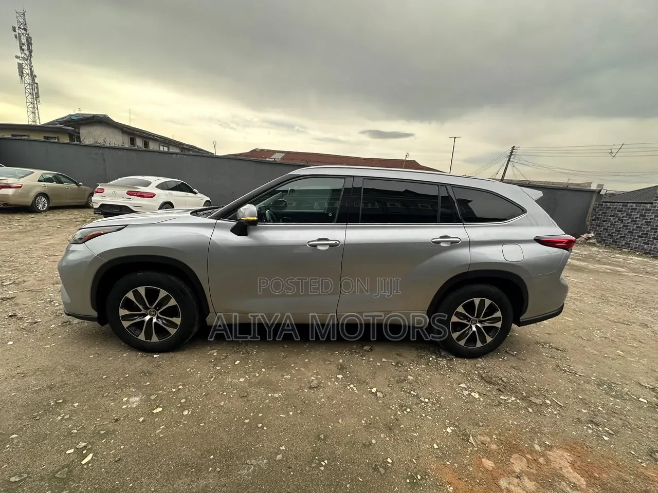 Toyota Highlander XLE 2021 Silver