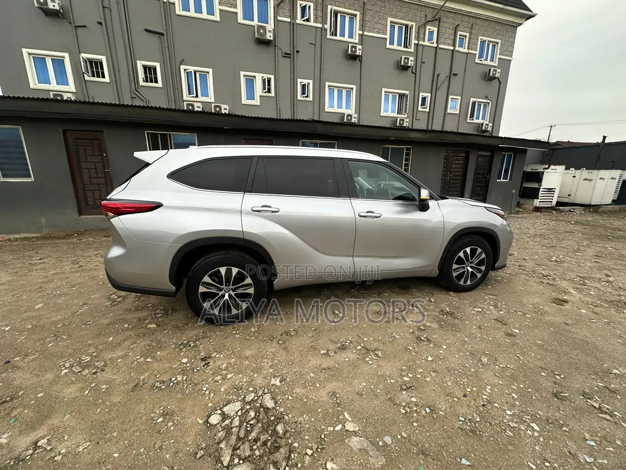 Toyota Highlander XLE 2021 Silver