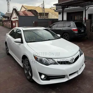 Toyota Camry SE 4dr Sedan w/Prod. End 11/13 (3.5L 6cyl 6A) 2014 White