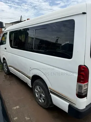 Toyota HiAce 2014 White