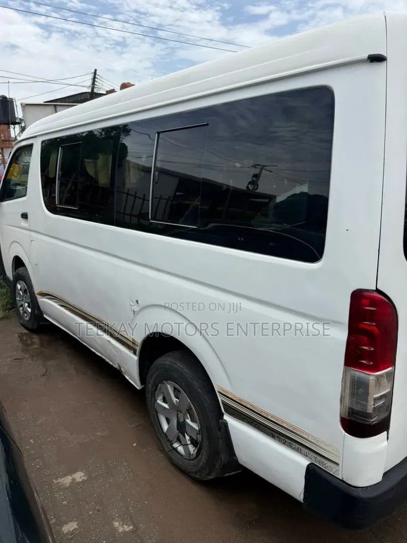 Toyota HiAce 2014 White