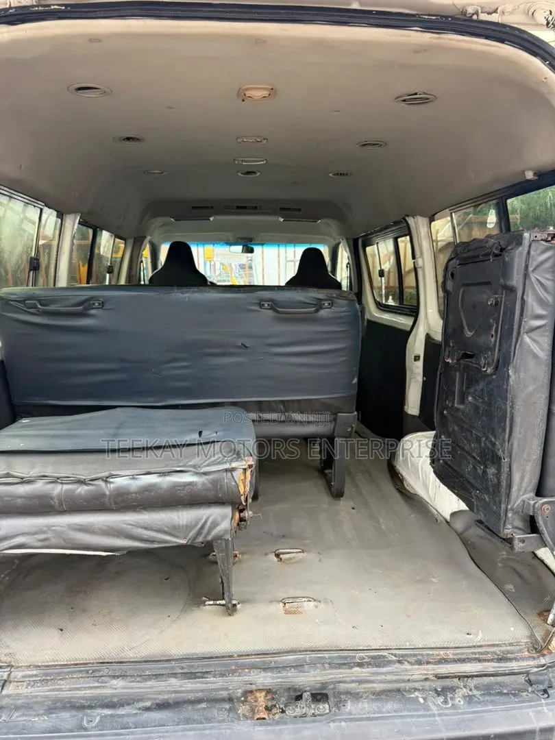 Toyota HiAce 2014 White