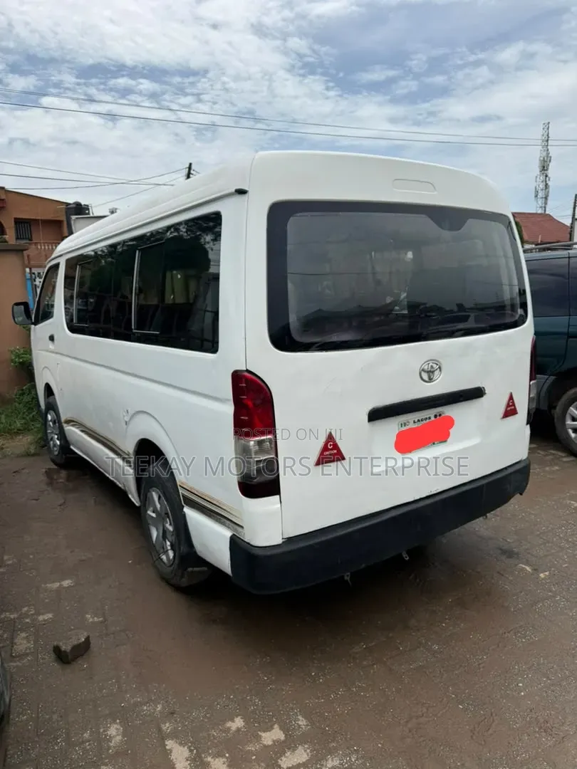 Toyota HiAce 2014 White