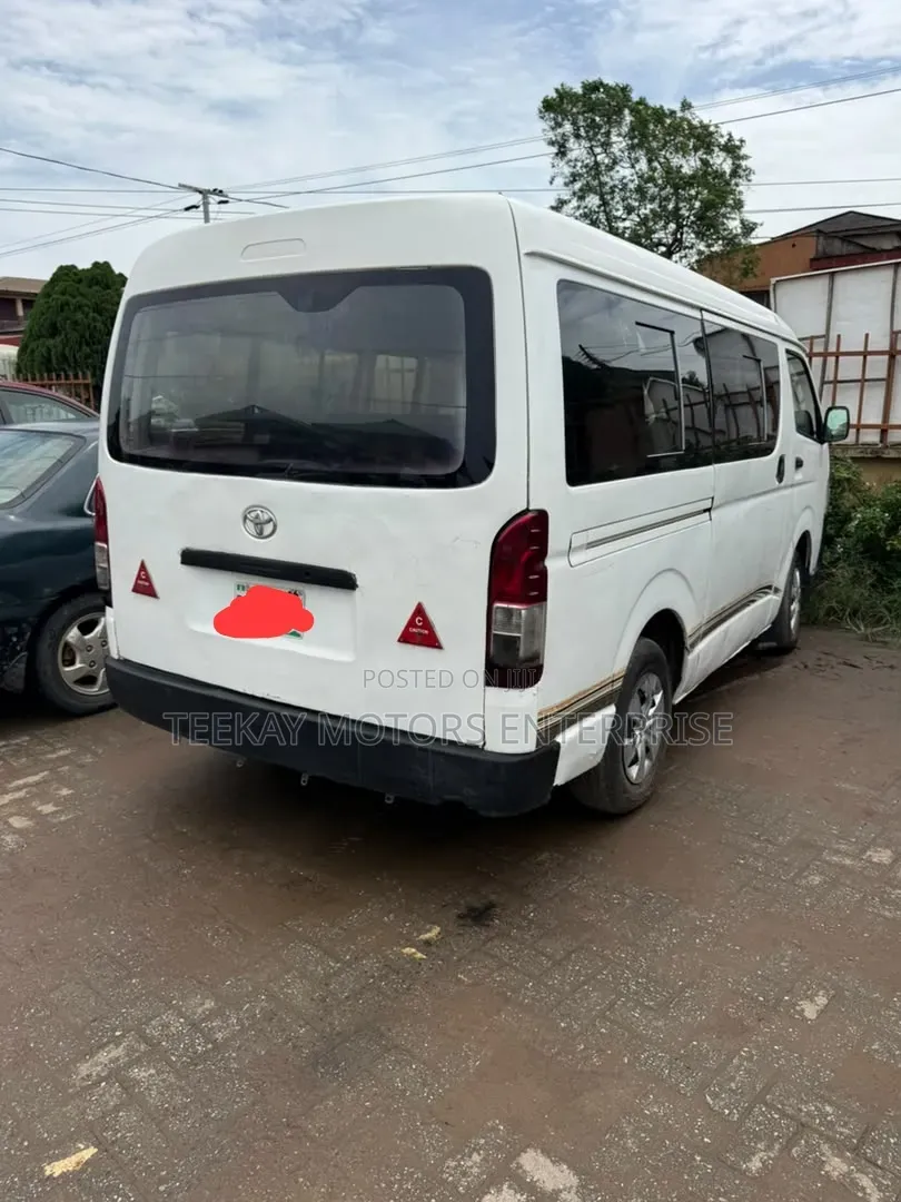Toyota HiAce 2014 White