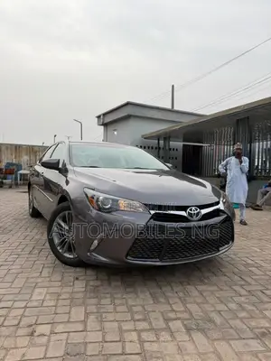 Toyota Camry SE 4dr Sedan (2.5L 4cyl 6A) 2016 Gray