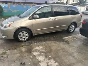 Toyota Sienna 2005 Gold