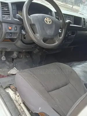 Toyota HiAce 2017 White