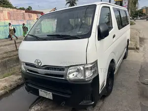 Toyota HiAce 2017 White