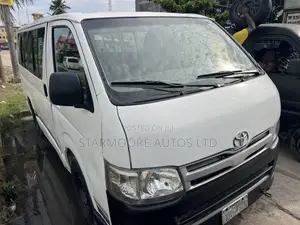 Toyota HiAce 2017 White