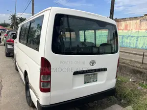 Toyota HiAce 2017 White