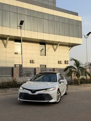Toyota Camry XLE (2.5L 4cyl 8A) 2019 White