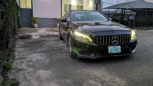 Mercedes-Benz C300 2016 Black