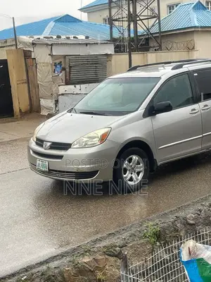 Toyota Sienna 2005 Silver