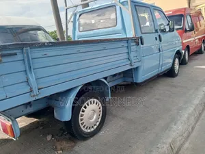 Volkswagen Transporter 2005 Blue