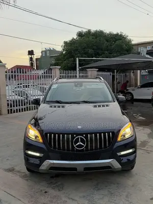 Mercedes-Benz M Class ML350 4dr SUV (3.5L 6cyl 7A) 2014 Blue
