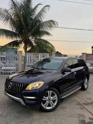 Mercedes-Benz M Class ML350 4dr SUV (3.5L 6cyl 7A) 2014 Blue