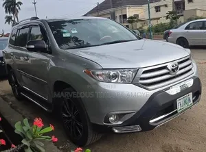 Toyota Highlander Limited 2011 Silver