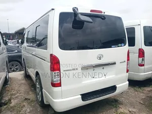 Toyota HiAce 2017 White