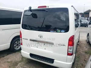 Toyota HiAce 2017 White