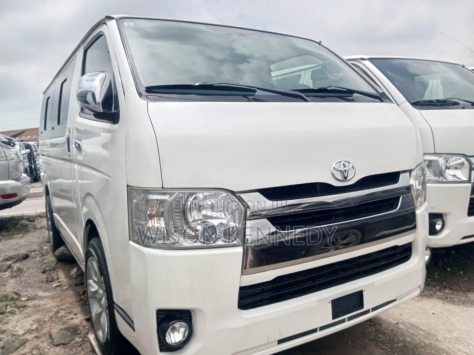 Toyota HiAce 2017 White