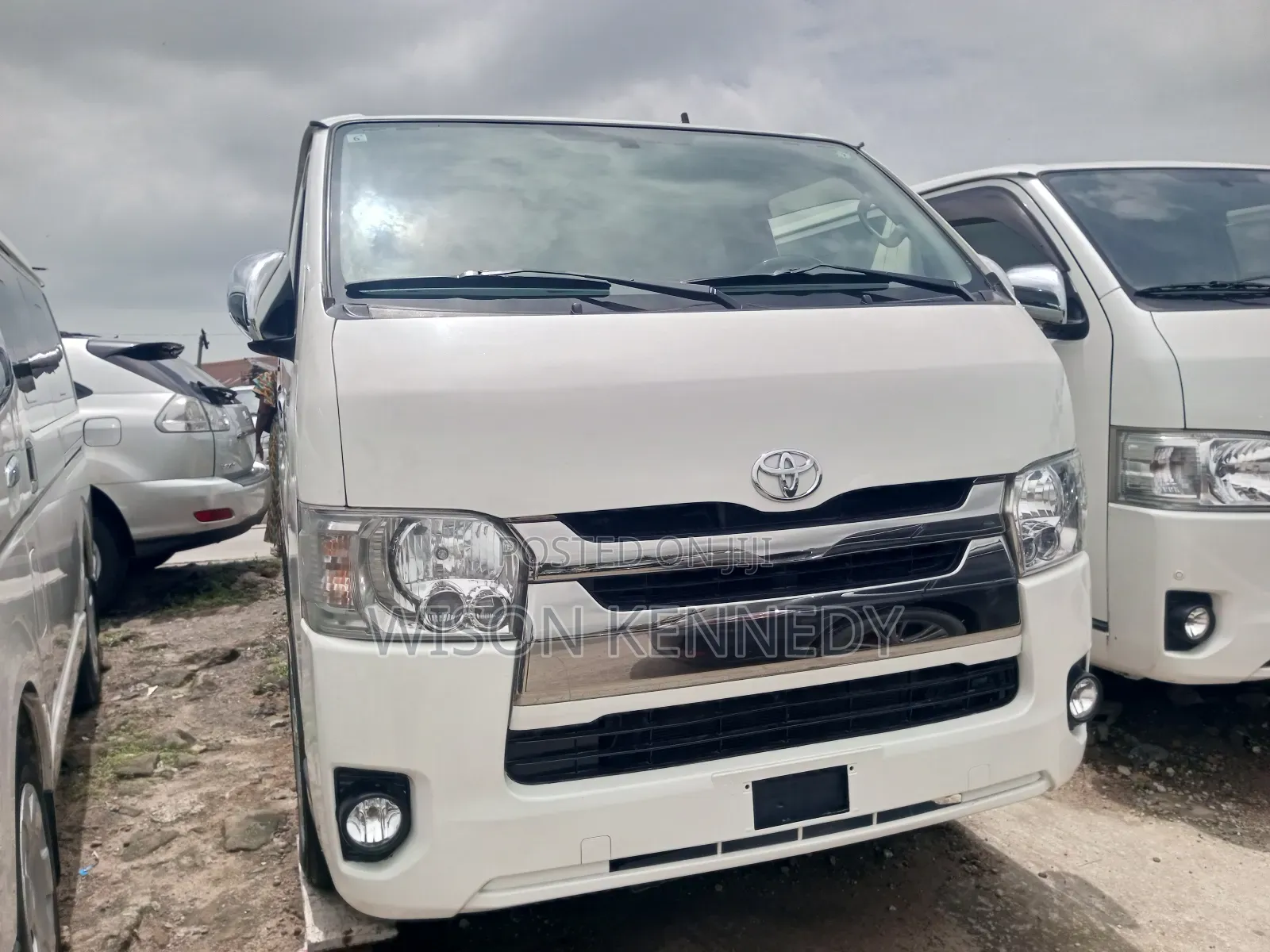 Toyota HiAce 2017 White