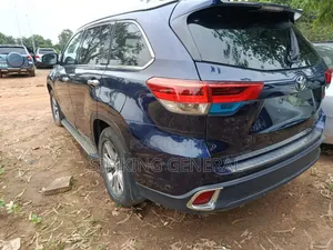 Toyota Highlander LE Plus V6 4x2 (3.5L 6cyl 6A) 2016 Blue