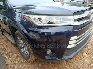 Toyota Highlander LE Plus V6 4x2 (3.5L 6cyl 6A) 2016 Blue
