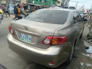 Toyota Corolla 2009 Gold