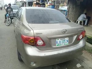 Toyota Corolla 2009 Gold