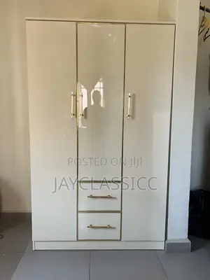 Wardrobe With Drawers