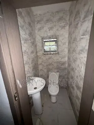 2bdrm Apartment in Lekki Phase 2 for rent