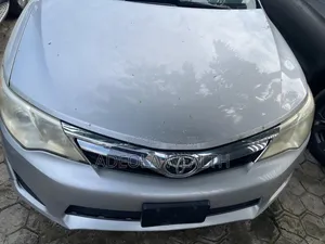 Toyota Camry LE 4dr Sedan (2.5L 4cyl 6A) 2013 Silver