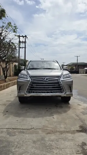 Lexus LX 2018 Silver