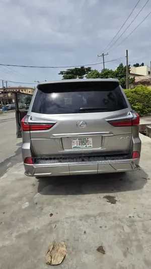 Lexus LX 2018 Silver