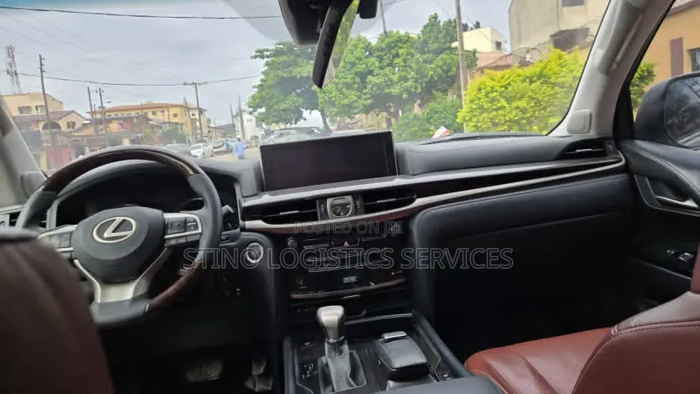 Lexus LX 2018 Silver