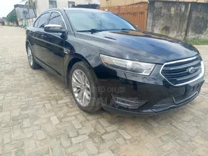 Ford Taurus 4dr Sedan 2016 Black
