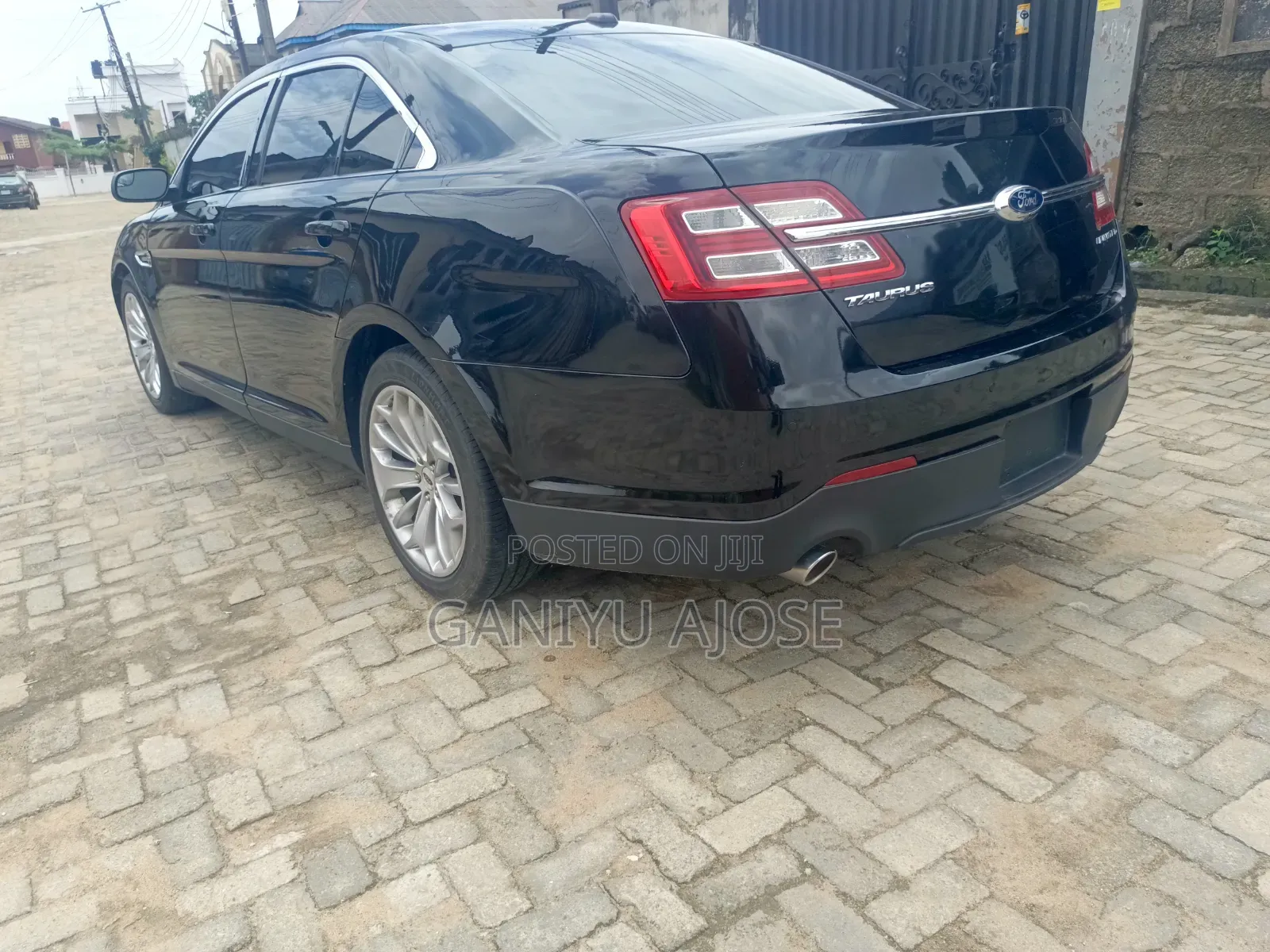 Ford Taurus 4dr Sedan 2016 Black