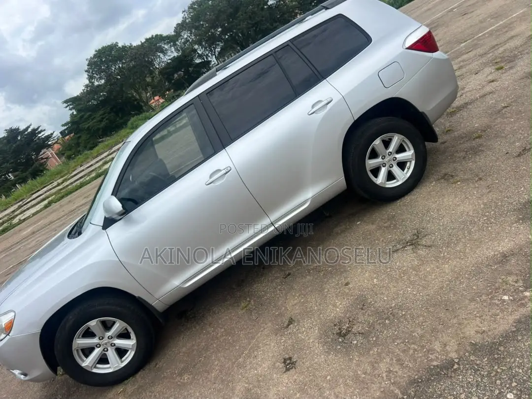Toyota Highlander SE 2010 Silver