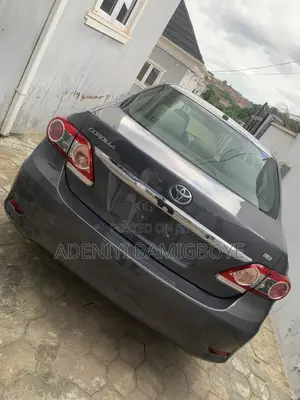 Toyota Corolla 2010 Gray