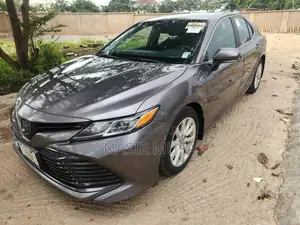Toyota Camry LE FWD (2.5L 4cyl 8AM) 2018 Gray