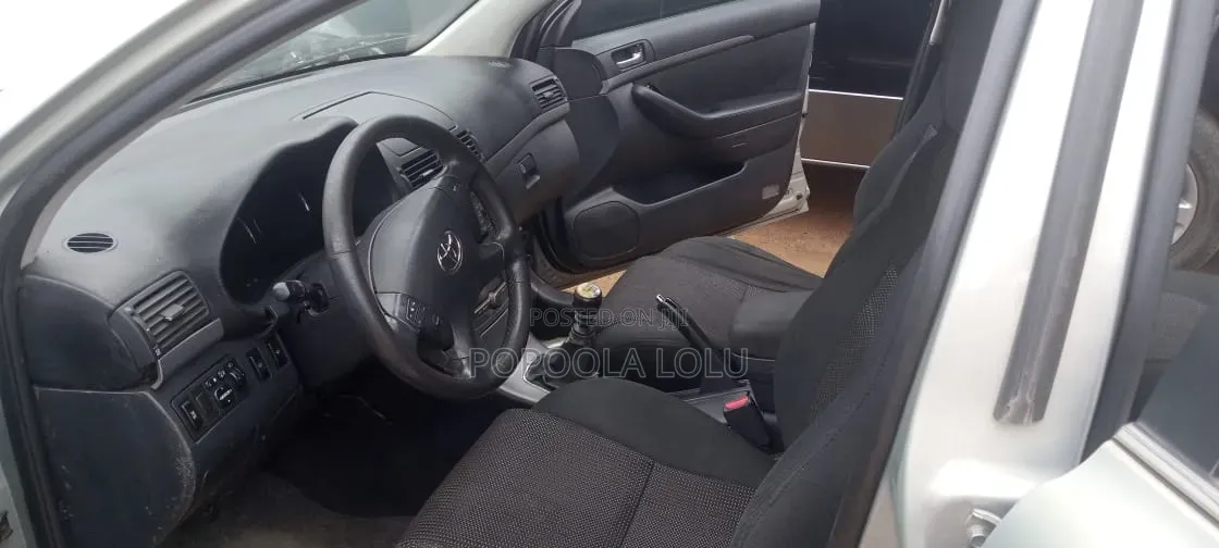 Toyota Avensis 2007 Silver